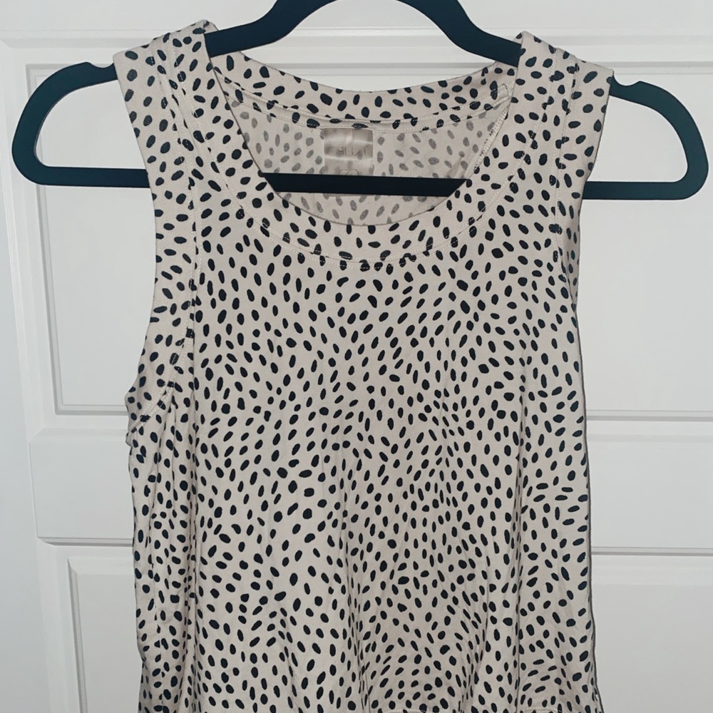 super cute white tank top!